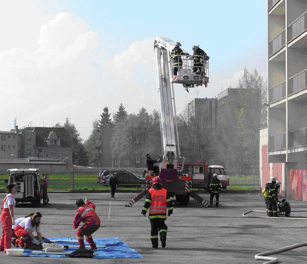 7. Údaje o dalším vzdělávání pedagogických pracovníků Čtyři příslušníci našeho sboru se vzdělávali v Krajském vzdělávacím centru v kurzu základní přípravy anglického jazyka v projektu Dialogy bez