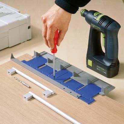 Blendenseitenkante bis zur ersten Befestigungsbohrung des Griffes 1-334 mm Abstand Blendenober-/Blendenunterkante bis zur Griffposition 2-65 mm Adjustable, two-dimensional hole marking template for