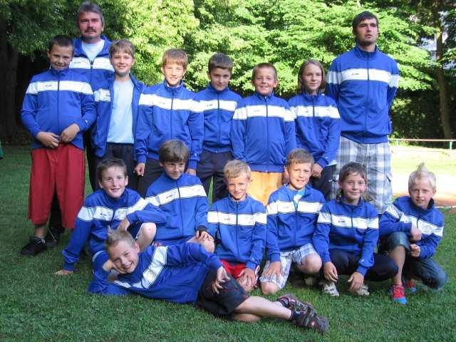Úspěšná sezóna starších elévů Tým starších elévů SK Holice v uplynulé sezóně úspěšně reprezentoval holický fotbal v Krajské minilize přípravek PKFS.