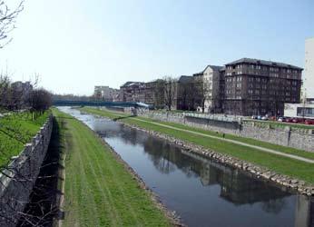 Tehdejší významná tranzitní Ostravice, budova Krajského soudu, Moravská Ostrava poloha zůstala městu dodnes a tak je Ostrava místem, kudy prochází II.