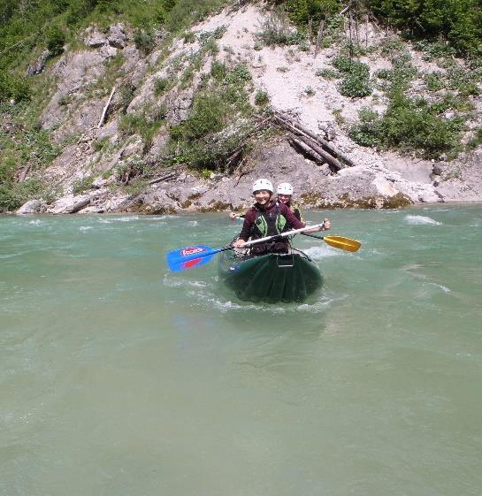 od řeky o Cena: 790 Kč / student Varianta 2 o první den splutí v úseku Znojmo Krhovice (15 km) o druhý den splutí Krhovice Hrádek (10 km), návštěva technické památky Vodní mlýn ve Slupi o třetí den