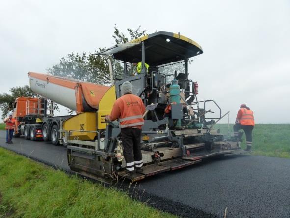 Využití R-materiálu v asfaltových směsích typu SMA příspěvek přináší dílčí výsledky výzkumného projektu TAČR aplikace 10-50 % R-materiálu ve směsi SMA v kombinaci s upravenými typy vláken ve směsích