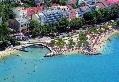 10-11 NÁPOJE v ceně Příjemný městský HOTEL ZAGREB leží v centru Crikvenice přímo u mořské promenády, od které jej odděluje městský parčík a jednosměrná pobřežní silnice. Hotel má výtah. Kategorie: 2*.