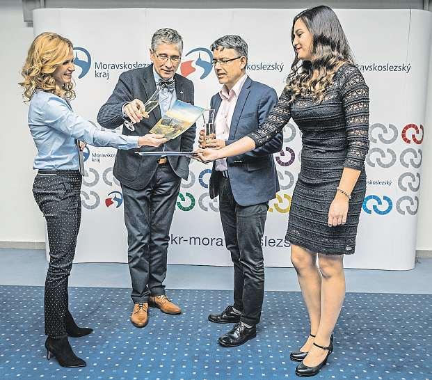 ODSTARTOVAL DALŠÍ ROČNÍK CENY HEJTMANA KRAJE ZA SPOLEČENSKOU ODPOVĚDNOST úřadu Moravskoslezského kraje do 28. 2. 2018 e-mailem na adresu: lada.zemanova@ msk.cz nebodatovou schránkou kraje.