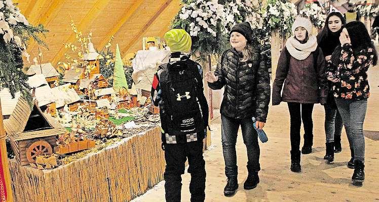 Nejznámější vánoční skladbu uslyší návštěvníci na Zlatou sobotu 17. prosince od 17 hodin na nádvoří Slezskoostravského hradu.