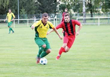 V obou případech však chyběla potřebná razance a brankář Buriánek neměl problém s pacifikací míče.
