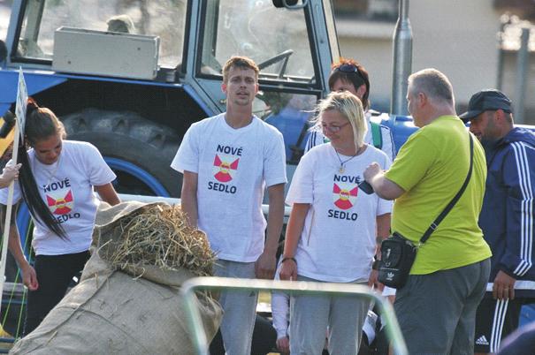 ...pokraèování ze strany 2 Sranda bez plotù V sobotu17.6.2017 se ve Staòkovicich konal již 17. roèník Srandy bez plotù. I pøes menší obtíže se Novému Sedlu povedlo dát dohromady soutìžní tým.