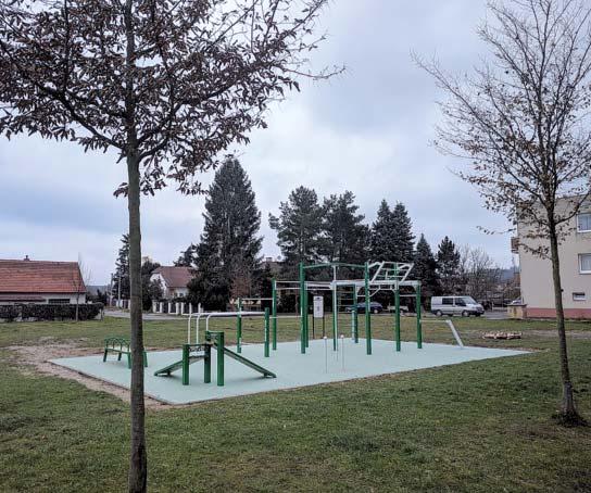 Nedílnou součástí půjčeného divadla budou také krátké scénáře loutkových her, které mohou sloužit jako inspirace pro hraní si s divadlem.