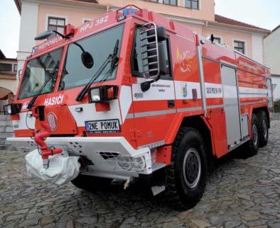 Deví ti míst ný dopravní automobil Mercedes Benz Sprinter za témě 1,5 milionu korun byl dodán firmou VSP Auto Plzeň. Podvozek je vybaven pohonem všech kol.