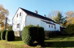 Nebo možno koupit řadovou garáž v OV 300 m od domu. V obci Holýšov se nachází veškerá občanská vybavenost a dobré prac. podmínky. Vřele doporučujeme!