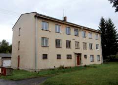 linkou se spotřebiči varná deska, horkovzd. trouba, myčka. V pokojích plovoucí podlahy, v chodbě a kou pelně s WC dlažba. Okna i franc. dveře na balkon jsou z plastu a na západ. ÚT.