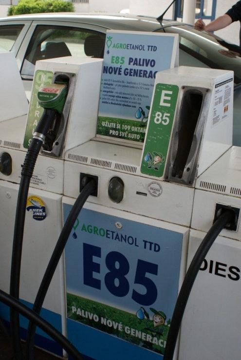 J. Trnka Podpora vysokoobjemových biopaliv na trhu s motorovými palivy v ČR Kde natankovat E85-350 pump!
