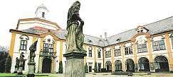 CHOLTICE SPECIÁLNÍ TÉMA TÝDENÍKU 5plus2 Choltický zámek je už pátým rokem pravidelně otevřený veřejnosti. A stojí rozhodně za návštěvu.