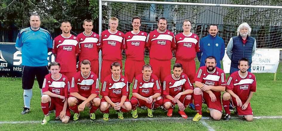 Berounsko 12. října 2018 39 Okresnípřeborvedou Tlustice Vminulé sezoně byli fotbalisté Tlustic rádi, že se jich přestal týkat boj ozáchranu vokresním přeboru, nyní tabulku dokonce vedou.