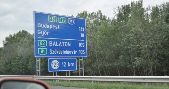 za městem. Je veden po jednoproudé silnici s výmoly, kde se mísí i nákladní a autobusová doprava s osobními vozidly.