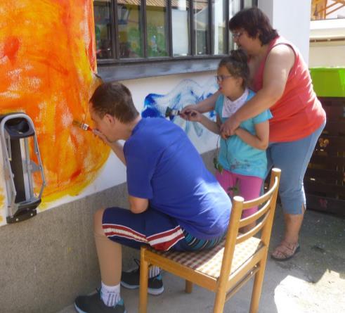 V roce 2017 náš komplex registrovaných sociálních služeb, terapií a integrovaných volnočasových aktivit využívalo 53 klientů z celé ČR, z toho je 31 osob imobilních.