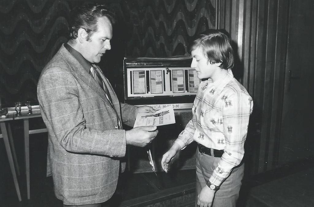 Ceny předává organizátor turnajů
