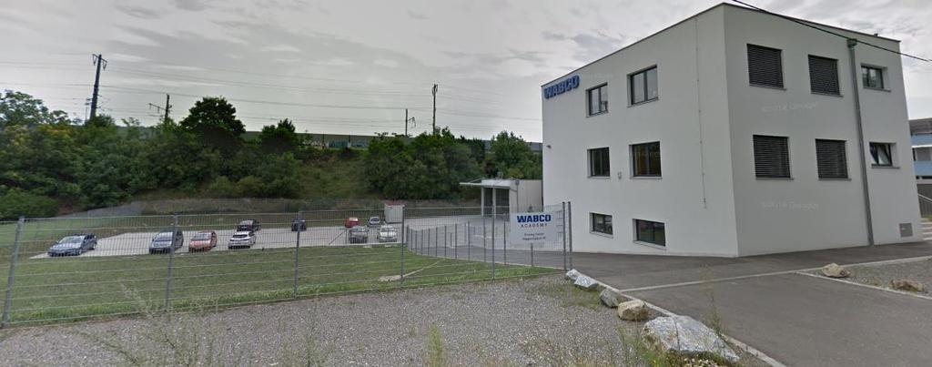 Parkování je zajištěno přímo v areálu školícího centra WABCO. Parkování v okolí školícího centra je zpoplatněno. zdroj:https://www.google.cz/maps/place/firma+wabco+austria+gmbh./@48.