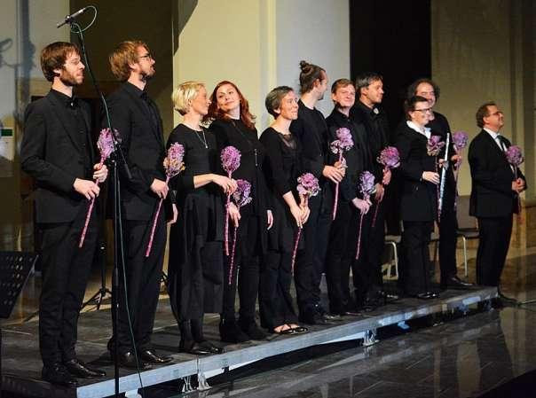 MAREK KEPRT: HLÁSKOPELNÍ A ŠPITOCUDNÍ (SVĚTOVÁ PREMIÉRA) 9. 10. 2017 Druhý den festivalu s sebou přinesl koncert německého komorního vokálního souboru AuditivVokal Dresden.