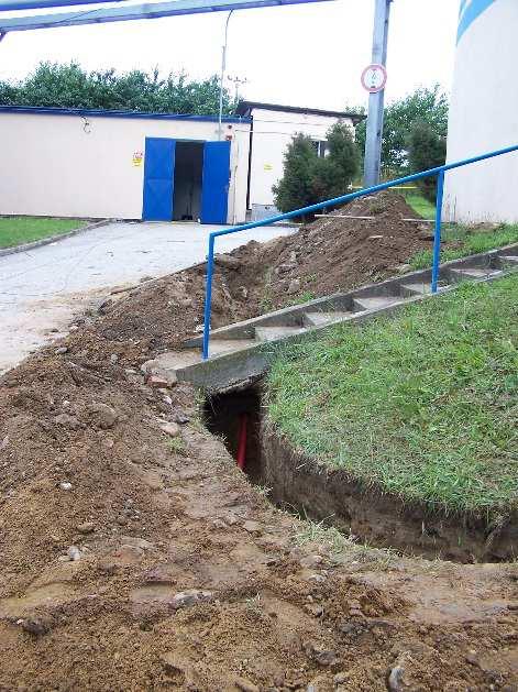 Usazovací nádrž - shrabovací zařízení 3) Prodloužení tlakové užitkové vody ČOV Hlučín Jasénky termín realizace 7/2014 Potrubí bylo prodlouženo ze strojovny uskladňovací nádrže do