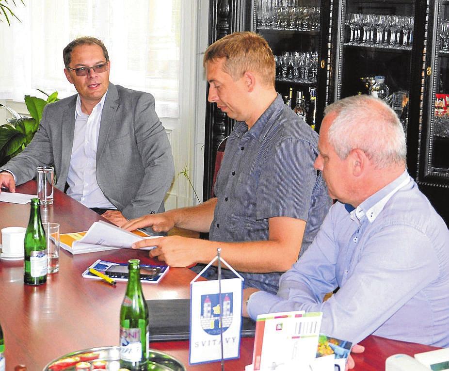 červen 2017 NAŠE NEMOCNICE 03 sarosy v kraji Program rozvoje nemocnice Pardubického kraje, a. s. Dokumen je zasazen do prosředí současného českého zdravonicví, a o jak po personální a echnické sránce, ak i z hlediska ekonomických možnosí, keré Pardubický kraj má.