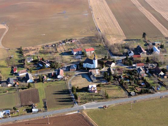 Dytmarów Velká obec v údolí řeky Prudnik, v katastru obce bylo nalezeno pohřebiště lužické kultury. V obci se nachází farní kostel Nejsvětější Panny Marie, přestavěný v 19. století.