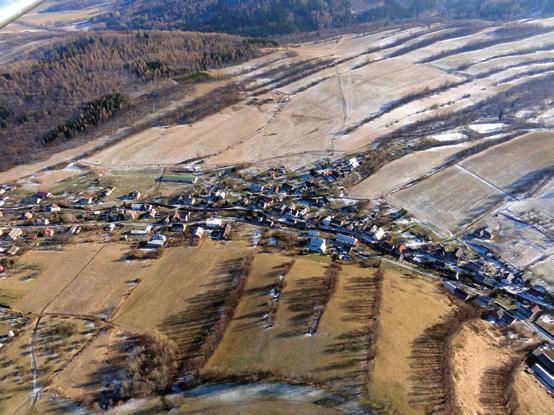 Jindřichov Janov Jindřichov Obec leží v údolí na rozhraní rovinatého Osoblažska a kopcovitého Nízkého Jeseníku. Severní hranici Jindřichova tvoří státní hranice s Polskou republikou.