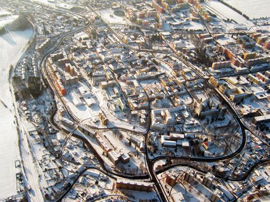 Bruntál Město Bruntál leží mezi Jeseníky a přehradní nádrží Slezská Harta. Patří k nejstarším městům v zemích Koruny české a má bohatou historii.