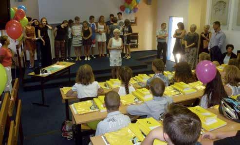 ŠKOLSTVÍ gymnázium J. A. Komenského 414 Čelákovice tel.: 326 929 011 e-mail: info@gymnacel.cz http://www.gymnacel.cz Fakultní škola FF UK Pojďme si to užít! tým gymnázia Tak nám začal nový školní rok.