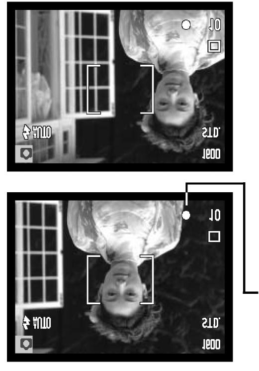 Režim Záznam Aretace zaostření Pokud pořizujete snímek, na kterém musí být objekt umístěn mimo střed fotografie, použijte aretaci zaostření.