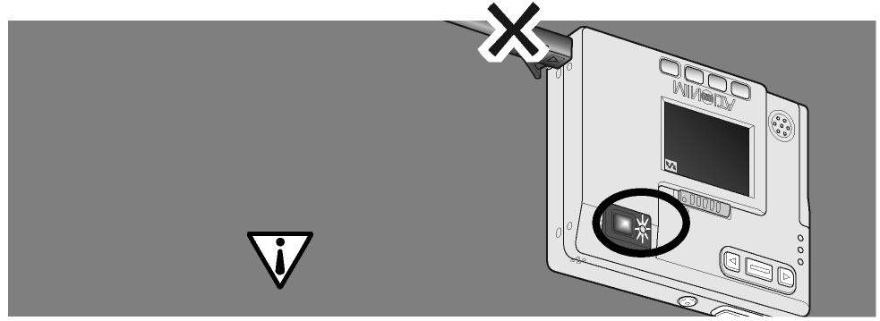 Režim Přenos dat Odpojení fotoaparátu od počítače Fotoaparát nelze vypnout, dokud neodpojíte kabel USB.
