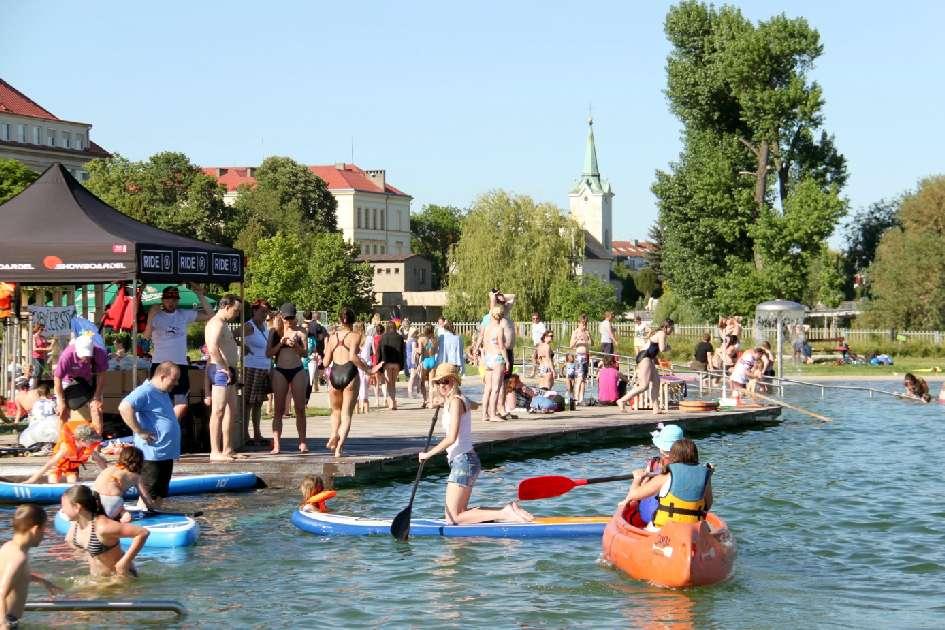 104 se s touto postavou ztotožnil radotínský purkmistr Karel Hanzlík.