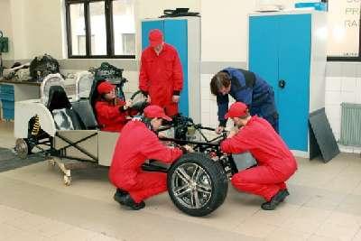 49 V listopadu tohoto roku započala po více jak 20 letech provozu rekonstrukce myčky motorových vozidel, která je využívána i širokou veřejností.