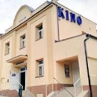 53 Kultura Kino Vedoucí Jiří Rydrych Provoz kina zajišťovali 3 pracovníci na stálý pracovní úvazek a 3 brigádníci (asistenti-uvaděči).