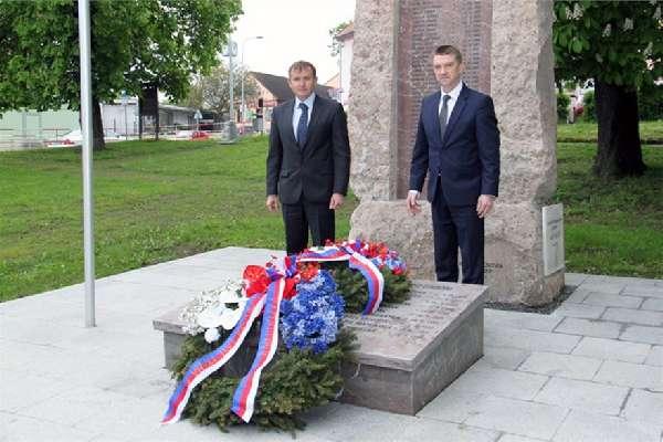 Členové a příznivci se též aktivně angažovali v komunikaci a spolupráci s místní Římskokatolickou farností při kostele Sv. Petra a Pavla. V Zastupitelstvu Městské části Praha 16 stranu zastupoval Mgr.