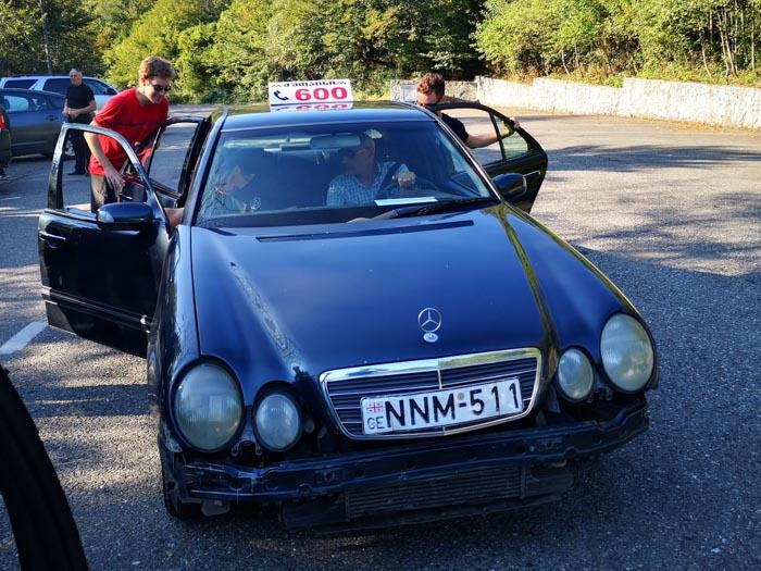 nenechte se napálit). Například 10 km dlouhá cesta vyjde zhruba na 130 Kč (když to dělíte třemi, je to opravdu málo). My cestovali v 6 lidech, což bylo tak akorát na naplnění sedmimístných aut.