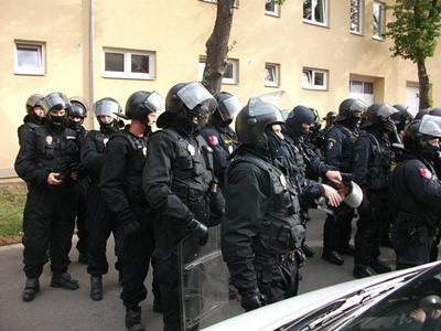13 Policie ČR - 7. třída - Nástrahy sociálních sítí Pedagogicko-psychologická poradna - 3. třída - Povídejme si o toleranci! 4. třída - Bezpečně on-line OSPOD, kurátorky pro děti a mládež - 8.