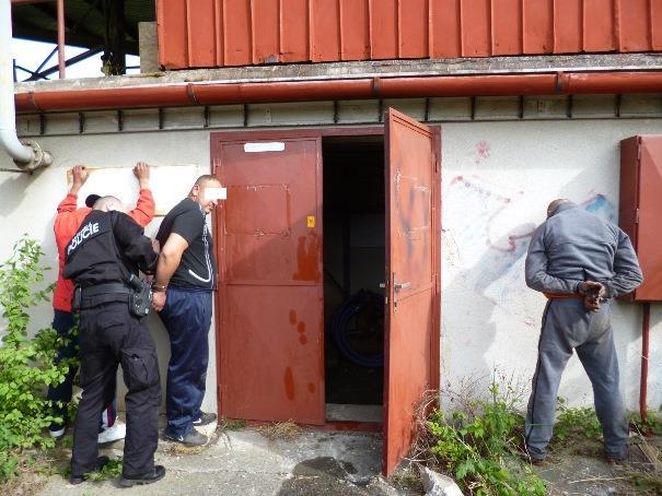 5 Preventivní činnost V průběhu roku 2017 se nadále pokračovalo v trendu zvýšeného dohledu nad centrem města a jeho okolí, které vedly k častějšímu působení pěších hlídek v katastru města Přerova.
