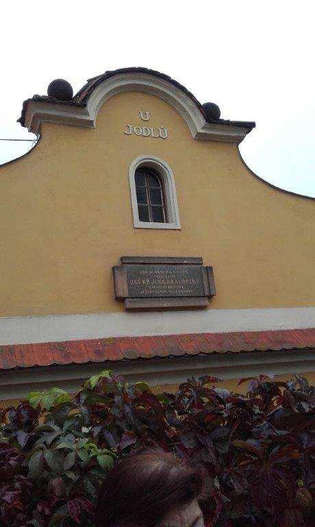 Pamětní deska na jeho krásně opraveném rodném domě byla umístěna v již v r. 1932. Je tedy dalším z významných kralupských osobností.