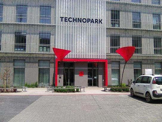 dlouholeté devastaci, převlékl do ultramoderny. Technopark Kralupy nad Vltavou je součástí pražské Vysoké školy chemicko technologické.