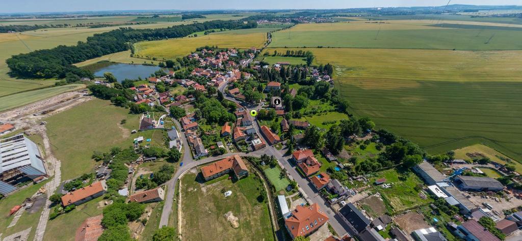 cz SUHY Sousední obce: Mratín, Veleň, Měšice, Brázdim, Polerady, Kostelec nad abem STRUČNÁ CHARAKTERISTIKA OBCE Obec Sluhy, prvně zmiňovaná již v roce 1238, je tradiční zemědělskou obcí rozvinutou