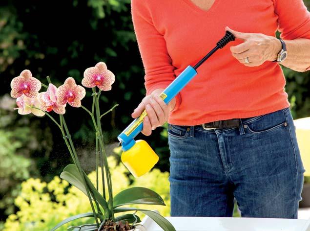Ergonomicky tvarovaná rukojeť Vysoká stabilita díky dovnitř vypouklému rovnému dnu Průsvitná měrka pro kontrolu plnícího