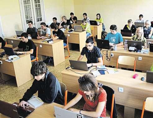 Obchodní akademie asoš logistická vopavě připravuje žáky pěti maturitních ekonomicky zaměřených oborů: jsou jimi obchodní akademie, logistické afinančníslužby, informační technologie, provoz