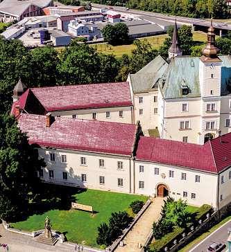 Frýdecko-Místecko 20. října 2017 5 Motýlek neníjen kus dřeva DOKONČENÍ ZE STRANY 3 Ctirad Sára i jeho kolegové kladou veliký důraz na prezentaci výrobků.