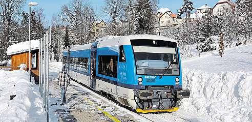 Tlačítka jsou vautobusech podle typů vozidel na různých místech, vmadlech nebo na boku, měla by být nejméně tři. Novější vozy mají tlačítek i víc.