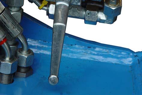 půdní podmínky Provozní tlak musí být minimálně 125 barů. Standardní provedení Ve standardním provedení je uzavírací ventil pod manometrem.