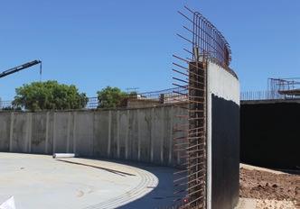 Navrhování vhodného hydroizolačního systému Beton musí navíc kromě své konstrukční funkce zajistit také vodotěsnost konstrukcí.