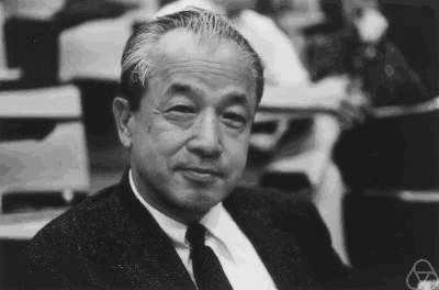 Kakutani s fixed point theorem Shizuo Kakutani (1911 2004) Theorem Korespondence r : A A má pevný bod, pokud platí: 1.