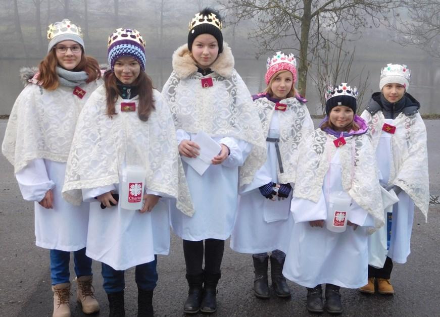Tříkrálová sbírka 2018 Děkujeme všem, kteří přispěli do Tříkrálové sbírky. Ve všech 450 kasičkách se dohromady ukrývalo neuvěřitelných 2.360.880,45 Kč.