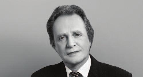 1. 2006 Absolvent Českého vysokého učení technického v Praze, postgraduálního studia Systémové řízení v energetice a certifikovaného studia corporate governance.